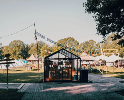 4 x geweldige festival campings met een laadpaal
