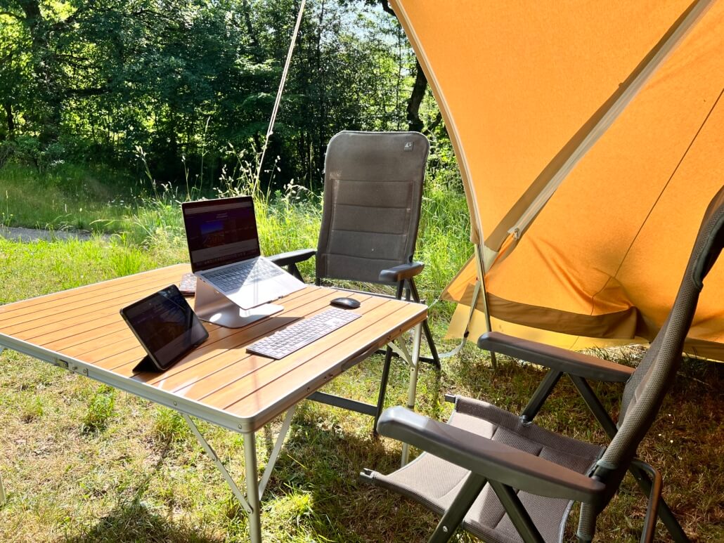 Werken op een camping met laadpaal tijdens je workation
